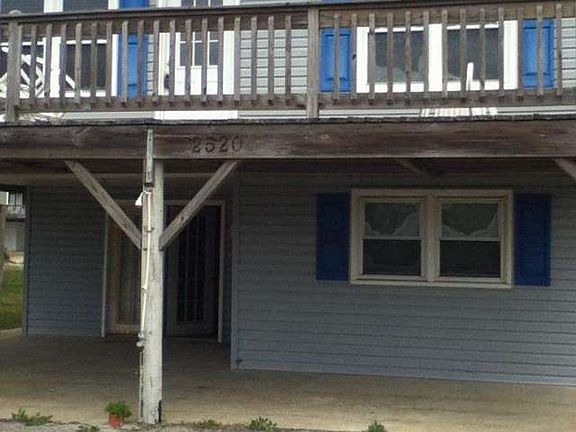 4th image of 2520 W Beach Dr