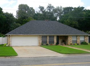 208 Willowbrook Dr, Athens, TX 75751