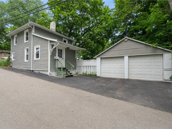 136 Etruscan Ln E, Corning, NY 14830