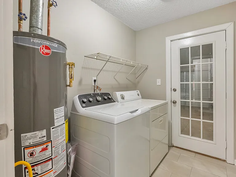9138 Clubhouse Dr — Photo 16