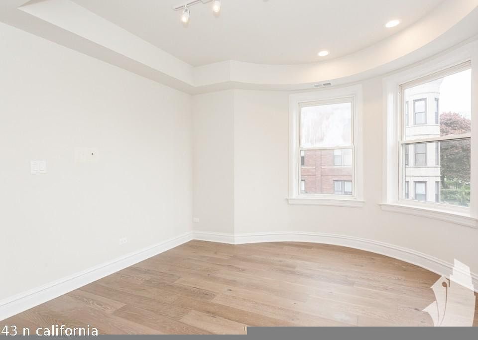 1st image of 2543 N California Ave #1322