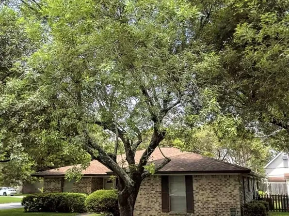 1406 N Dakota St, Baytown, TX 77520