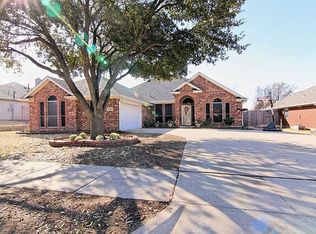 9216 Winslow Ct, North Richland Hills, TX 76182