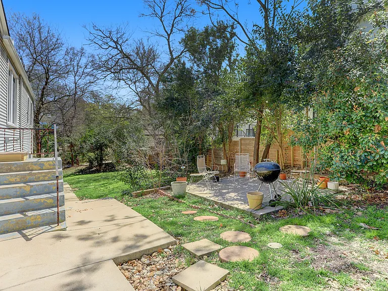 1109 Summit St — Photo 21