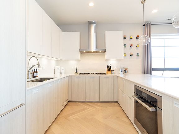 4th image of 1238 N Bosworth Ave #402