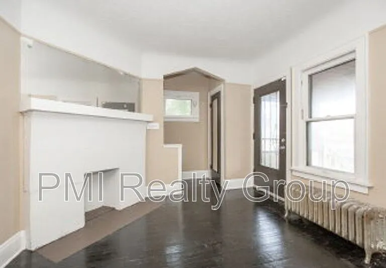 888 Evangeline Rd — Photo 2