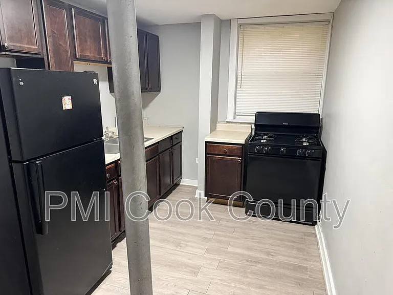 9006 S Escanaba Ave #G — Photo 7