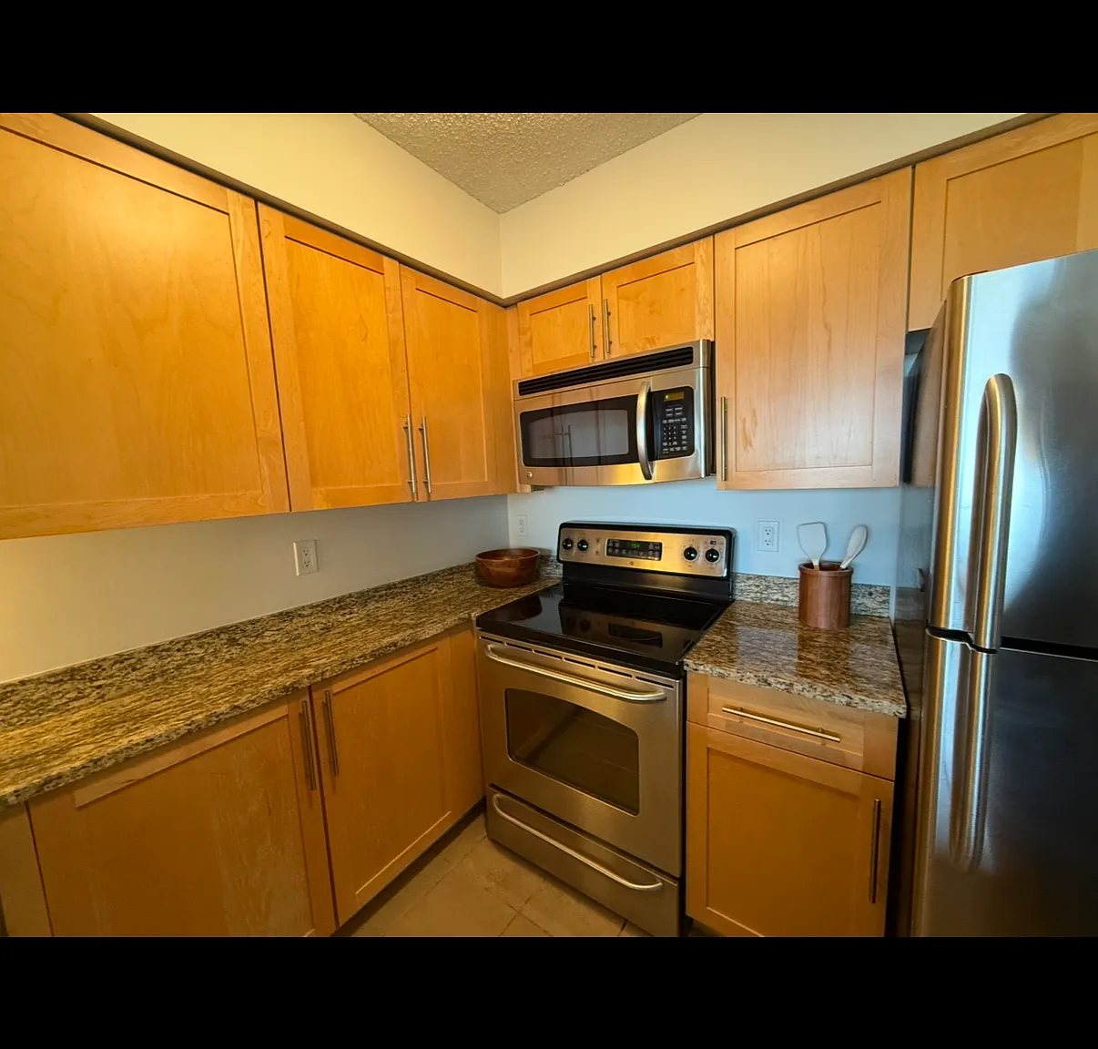 10101 Grosvenor Pl — Photo 4