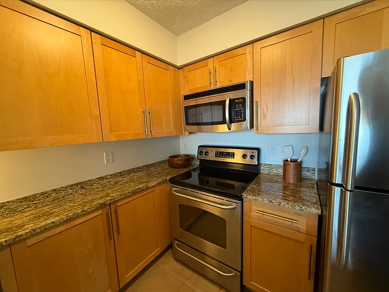 10101 Grosvenor Pl #2008 — Photo 4