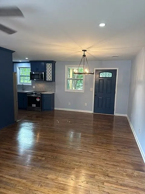 3 bed, 1.0 bath, 1000 sqft, $1,700 — Photo 4