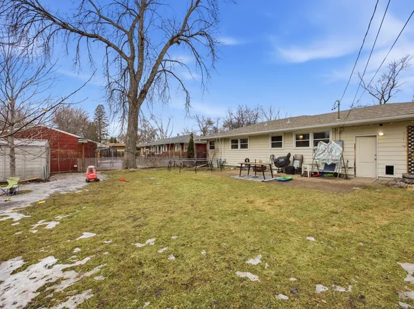 90 25th Ave N, Fargo, ND 58102