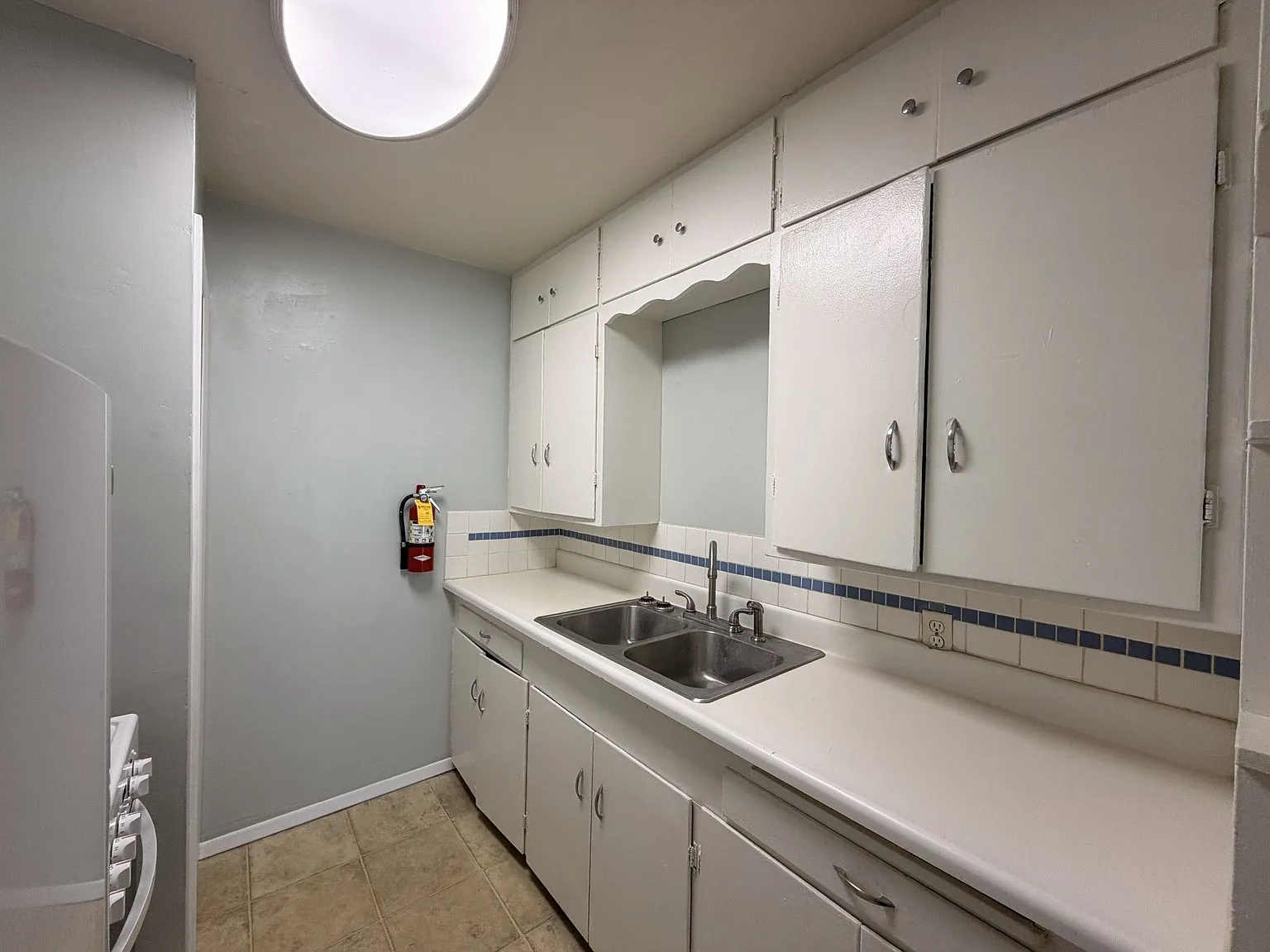 Spacious Mid Century 1 Bedroom Near UNM — Photo 4