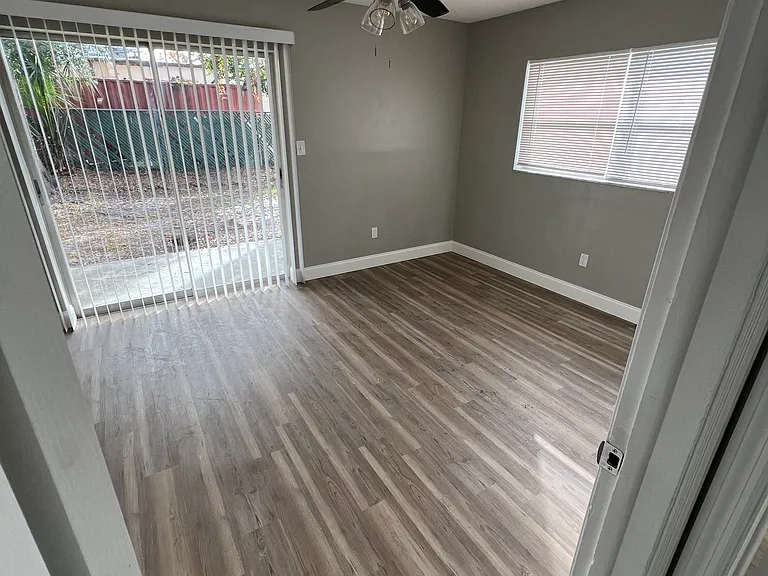 11711 N 15th St #4 — Photo 9