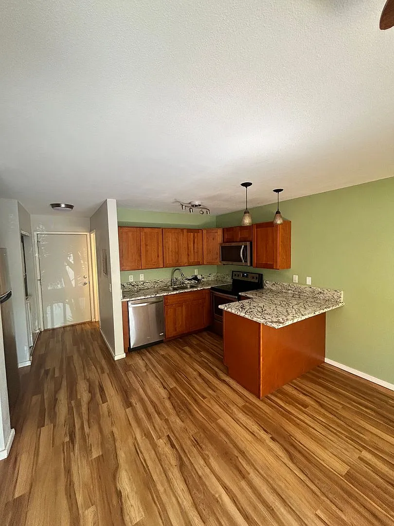Unfurnished First Floor One Bedroom — Photo 2