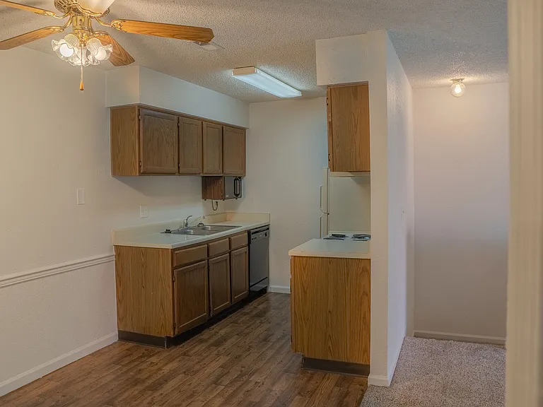 Apple Creek Apartments — Photo 9