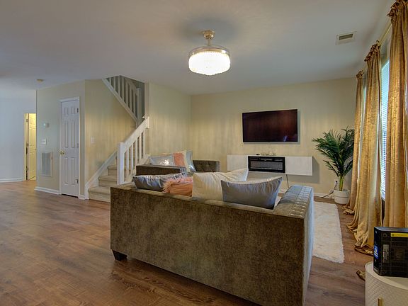5th image of 3208 Summercroft Ln