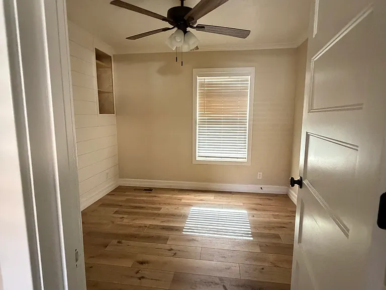 425 Daisy Ave — Photo 5