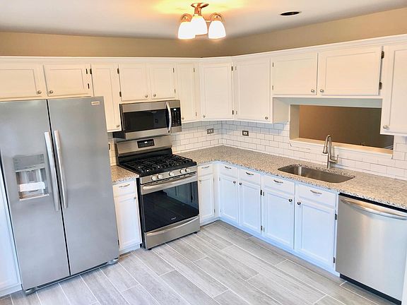 3rd image of 1104 Cambridge Dr