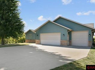 252 Oak Dr, Eagle Lake, MN 56024