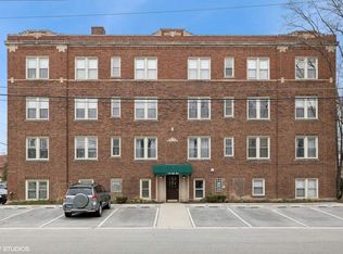 1 W Oak Ave APT C2, La Grange Park, IL