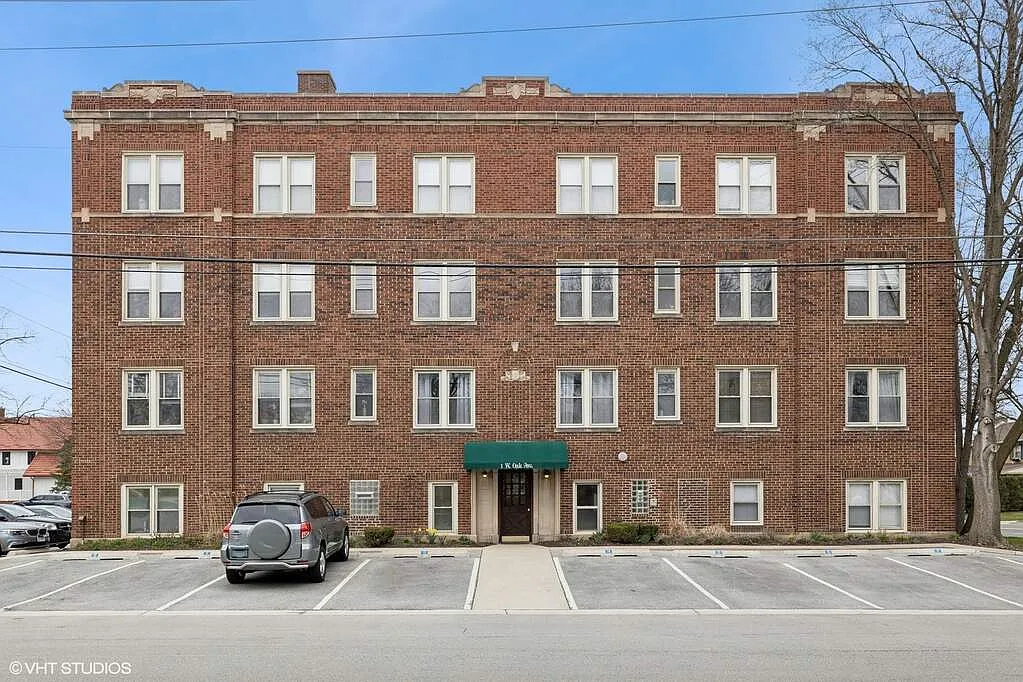 1 W Oak Ave APT C2 photo 1