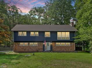 29 Cora Ln, Chester, NJ 07930
