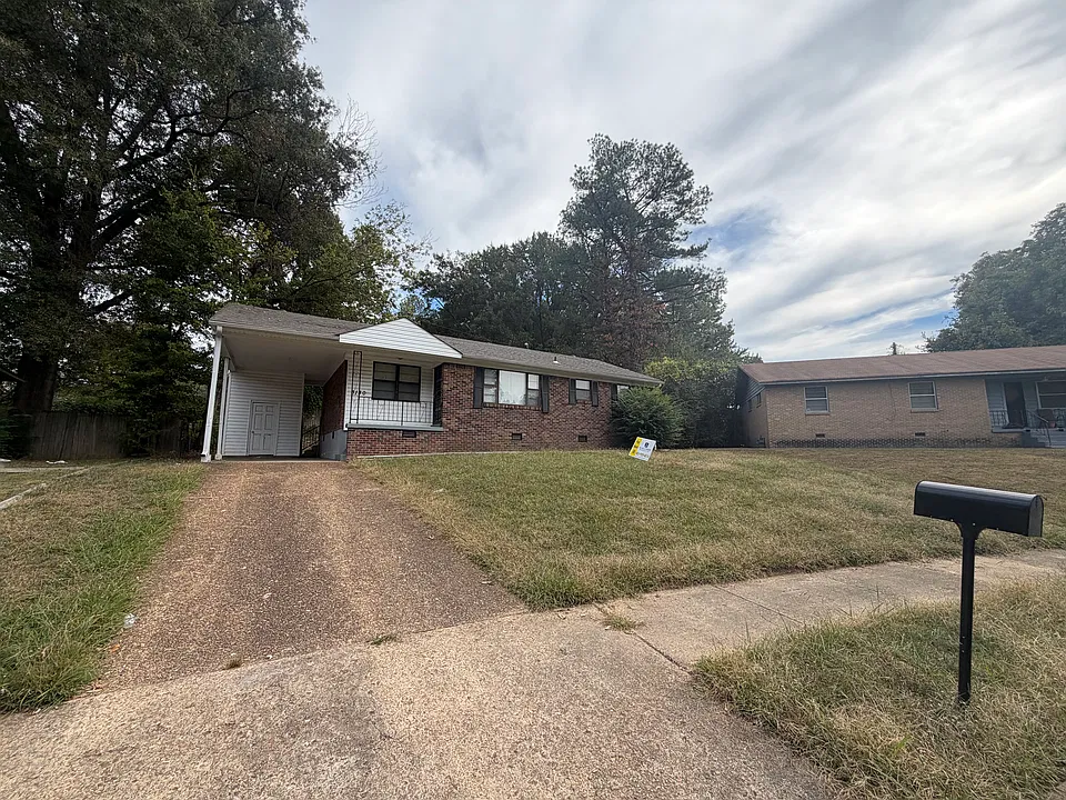 3130 Dahlia Dr