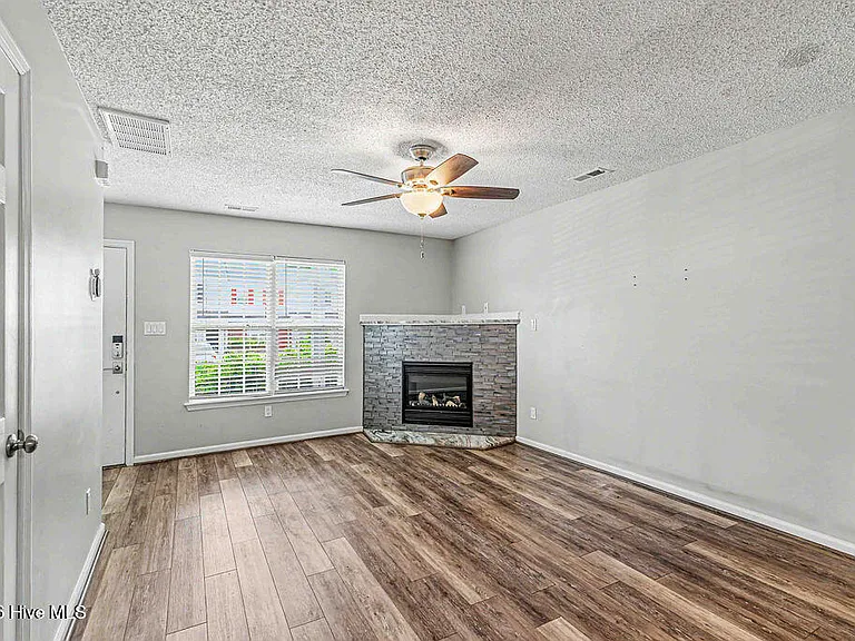 103 Meadowbrook Ln — Photo 8