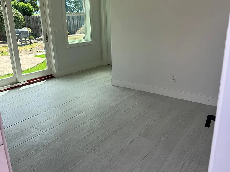 8 Greenwood Dr — Photo 2