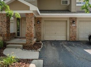 6625 Fireside Ct #8, West Bloomfield, MI 48322
