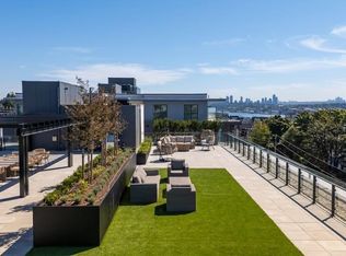 422 E 3rd St #553, North Vancouver, BC V7L 1E6
