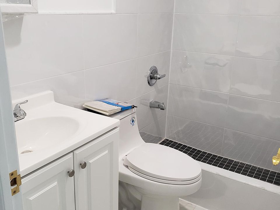 2nd image of 15310 59th Ave Floor 1
