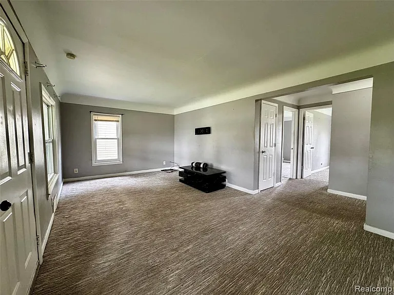 8045 Cadillac Ave — Photo 3