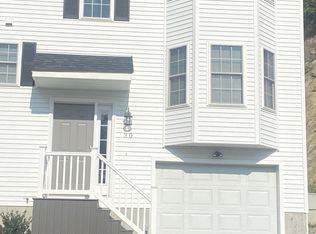 30 Honeysuckle Rd #30, Worcester, MA 01607