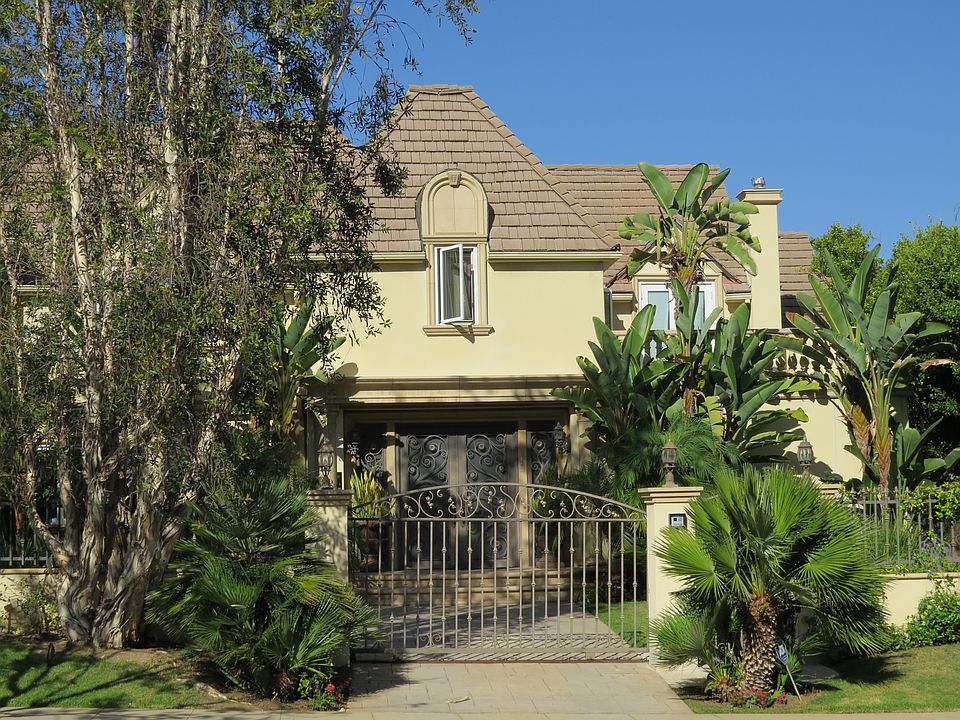 1st image of 630 N Palm Dr