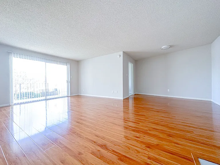 718 N Monterey St — Photo 44