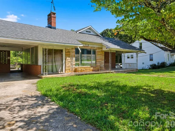512 1st St W, Conover, NC 28613