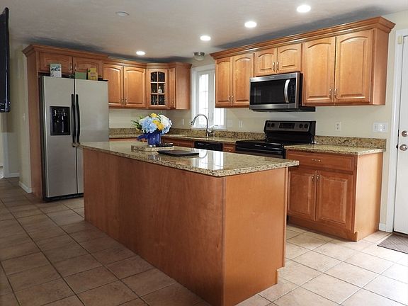 4th image of 239 Bellevue Ave