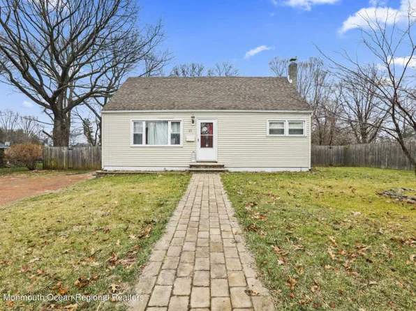 27 Pear St, Tinton Falls, NJ 07724