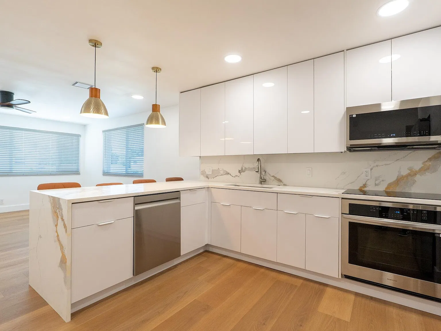 3 bed, 2.0 bath, 960 sqft, $2,500 — Photo 2