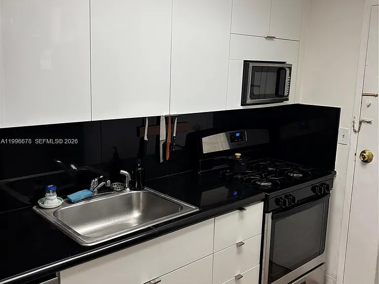 700 Biltmore Way #1004 — Photo 9