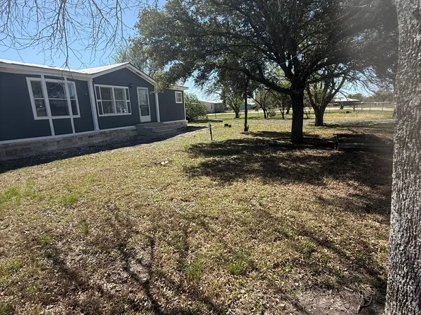 334 County Road 444, Hondo, TX 78861