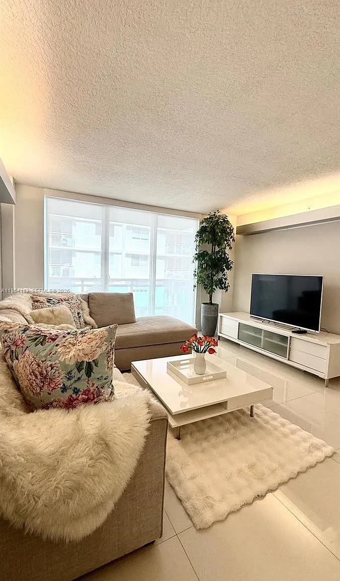 The Collins Condo — Photo 4