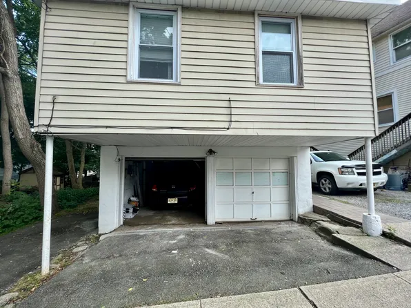 8 E Sterling St, Wharton, NJ 07885