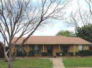 2116 Victoria Rd, Carrollton, TX 75007