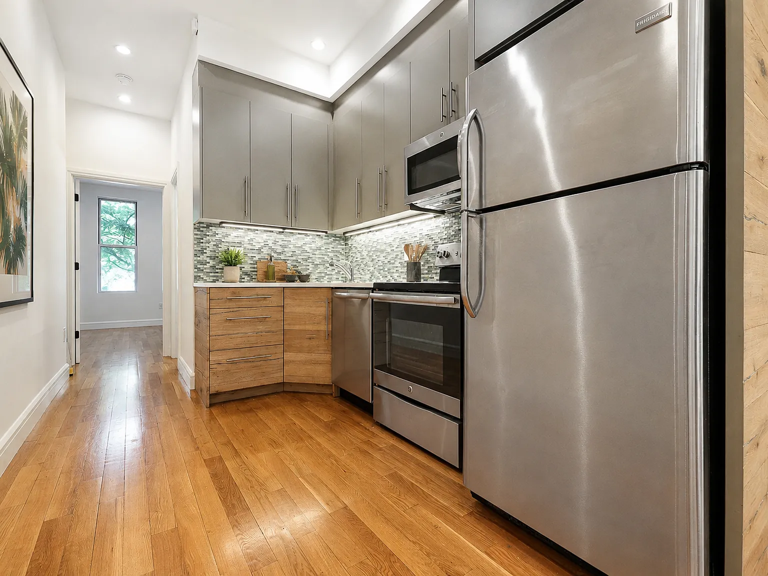 327 Manhattan Avenue — Photo 4