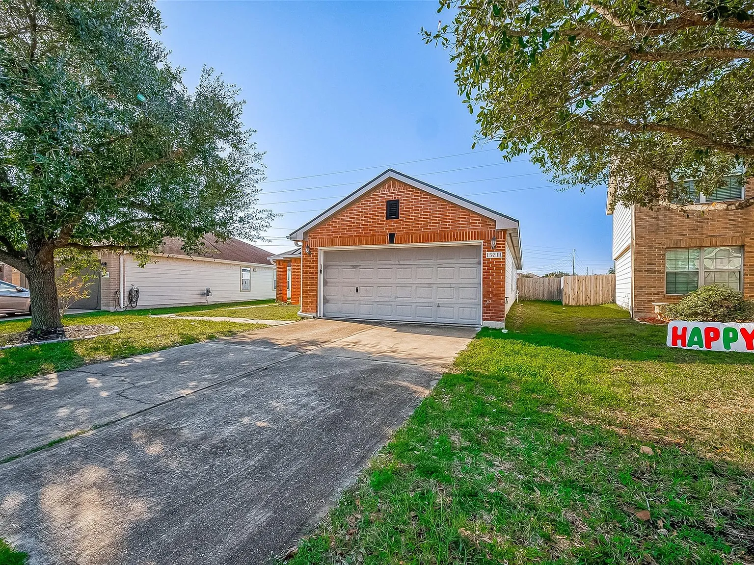 3 bed, 2.0 bath, 1825 sqft, $2,000 — Photo 2