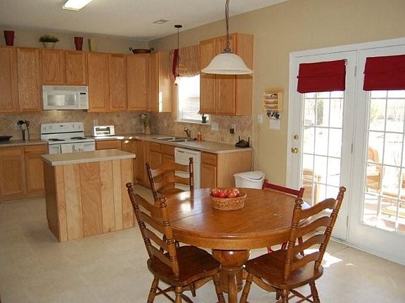 Lg Kitch w Islnd & tile bcksplsh