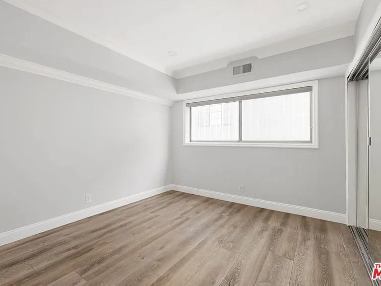 423 S Rexford Dr #106 — Photo 16