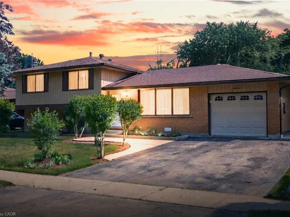 64 Warren Rd, Kitchener, ON N2M 4T4